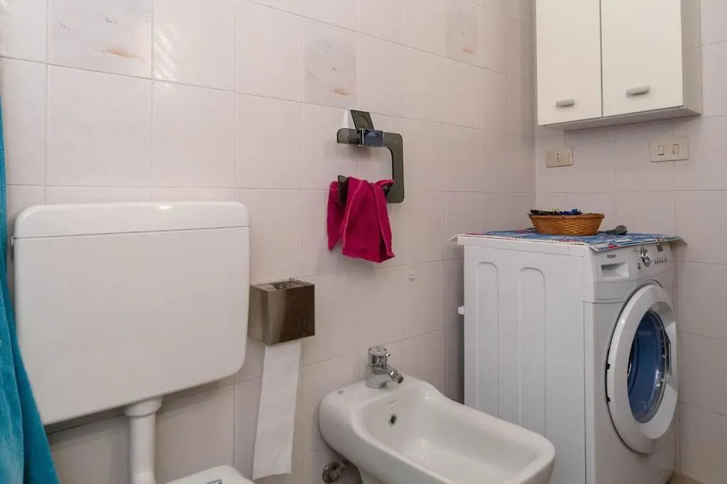 Quadrilocale Nuovissimo Con Parcheggio Privato /Four-Room, Super New, With Parking Celle Ligure Italien